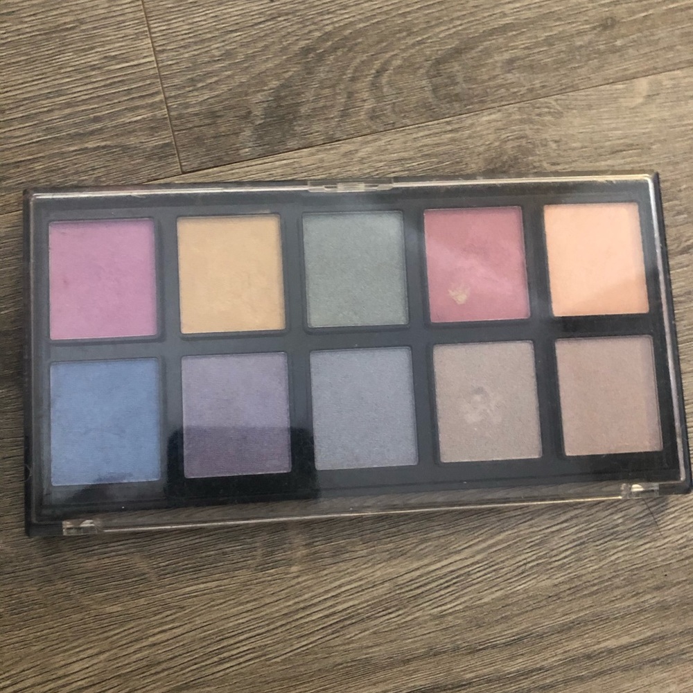Eye shadow